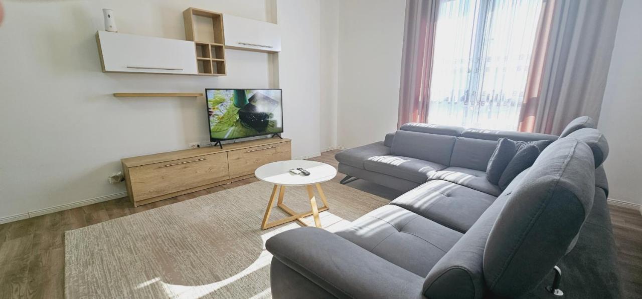 Myhouse At 21 Dhjetori Apartment Tirana Bagian luar foto